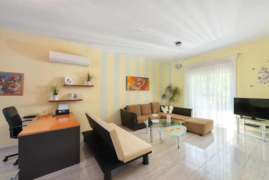 Greek Style Ground Floor Apartment & Pool Jalisos Zewnętrze zdjęcie